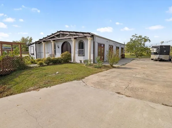 311 Bayside Dr, Anahuac, TX 77514