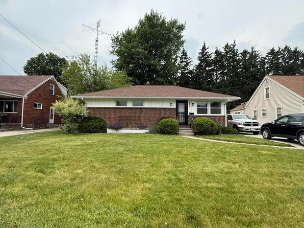 714 Highland Dr, Rossford, OH 43460