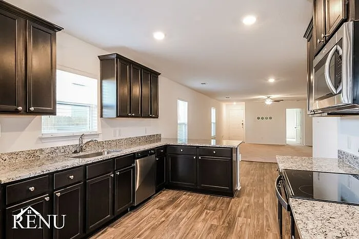 4 bed, 2.0 bath, 1794 sqft, $1,925 — Photo 4