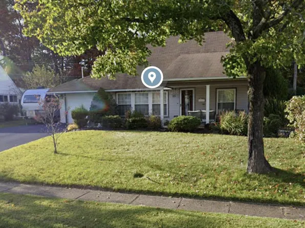 85 Hedge Rd, Levittown, PA 19056