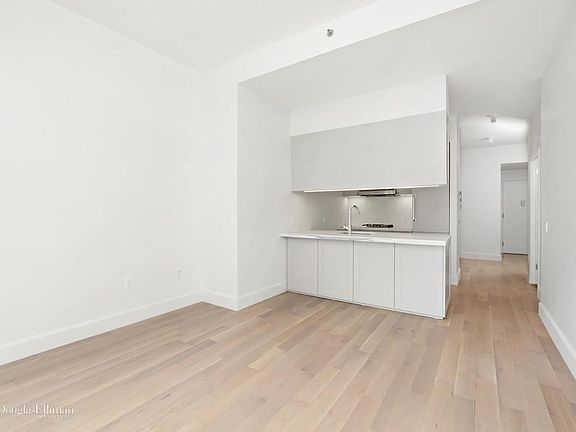 3rd image of 389 E 89th St APT 4B