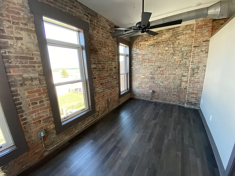 227 Broadway St — Photo 5