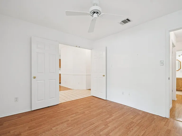 1300 Leah Ln — Photo 18