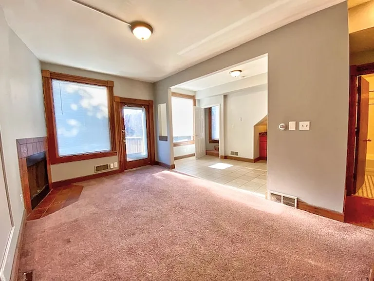 2925 N Maryland Ave — Photo 1