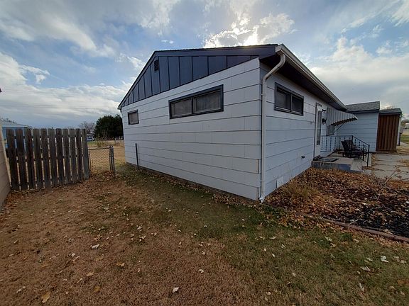 3rd image of 608 N 8th Ave