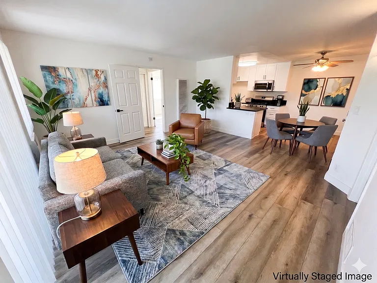 11018 Moorpark Apartments — Photo 28