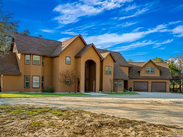 573 FLOWER TRAIL LOOP, Floresville, TX 78114