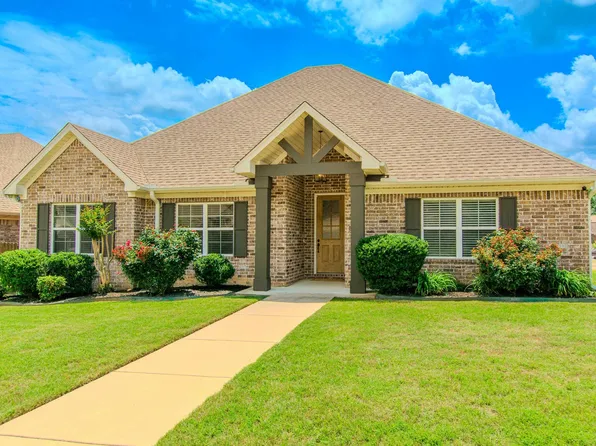 5045 Maple Leaf Dr, Benton, AR 72019