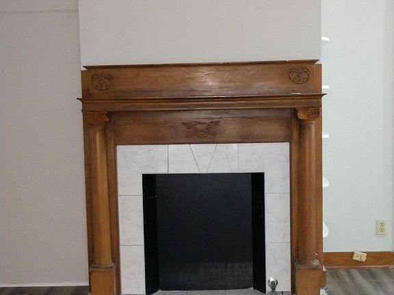 2nd image of 45 1/2 E 55th St