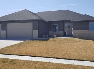 203 E 10th St, Firth, NE 68358