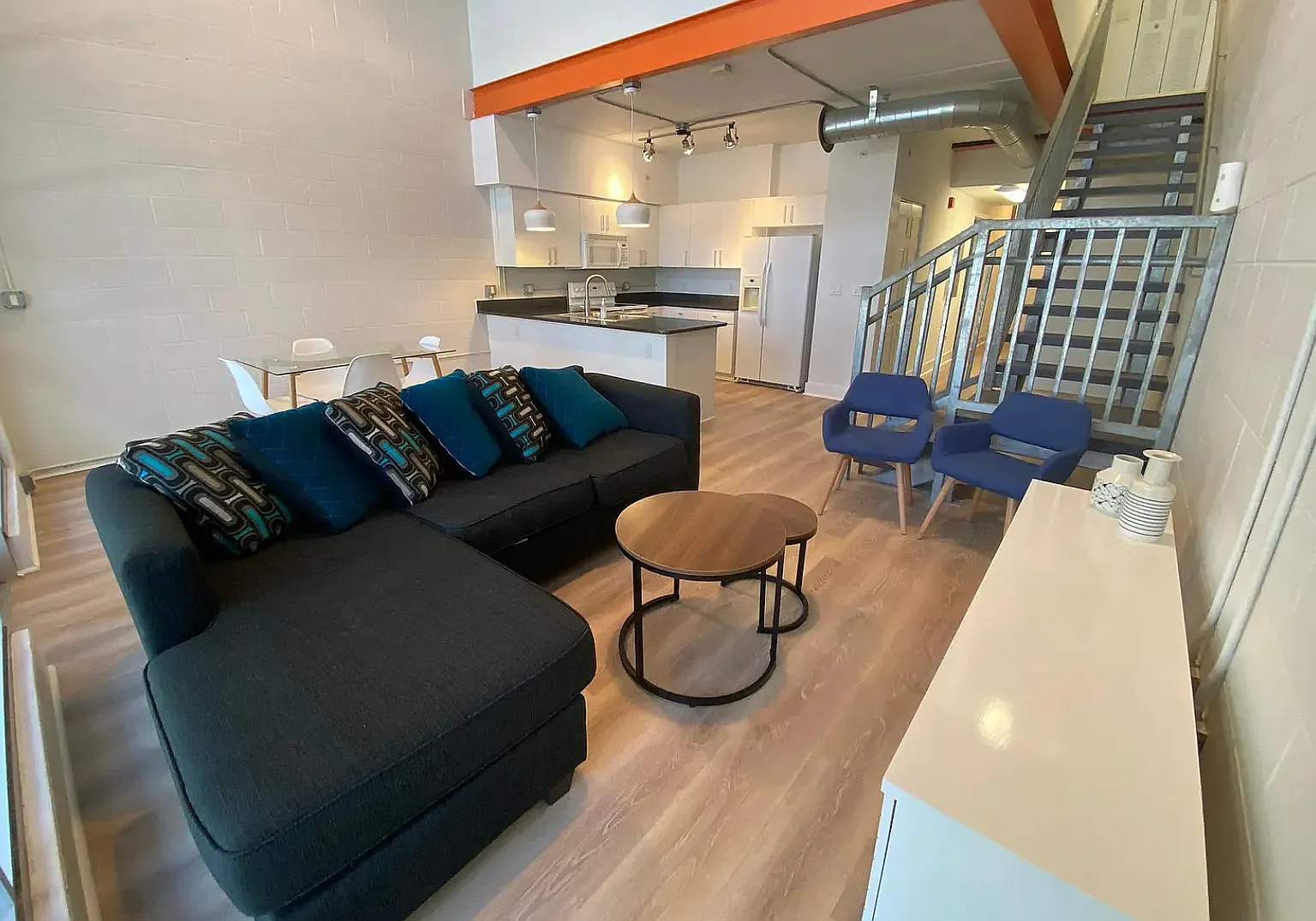3 bed, 3.5 bath, 1400 sqft, $1,899 — Photo 1