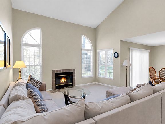 3rd image of 697 Bent Ridge Ln