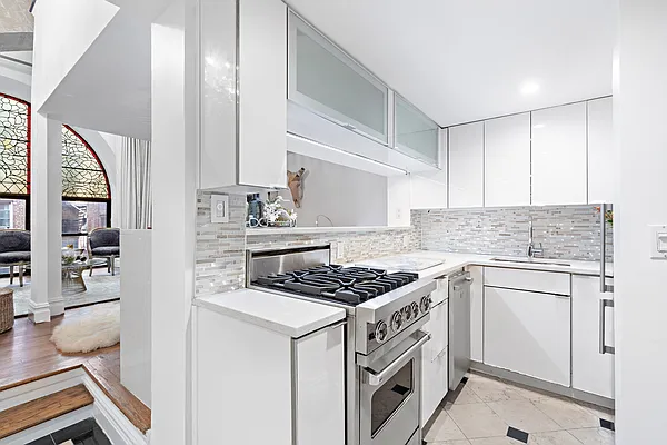 Sold by Isaacs Ganz Real Estate | media 7