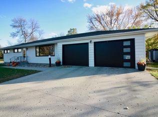 313 9th Ave S, Mooreton, ND 58075