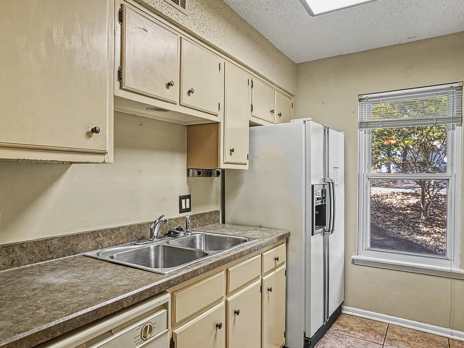 3 bed, 2.5 bath, 1510 sqft, $1,200 — Photo 3