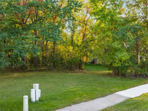 42080 Farm Lane Ct, Sterling Heights, MI 48313