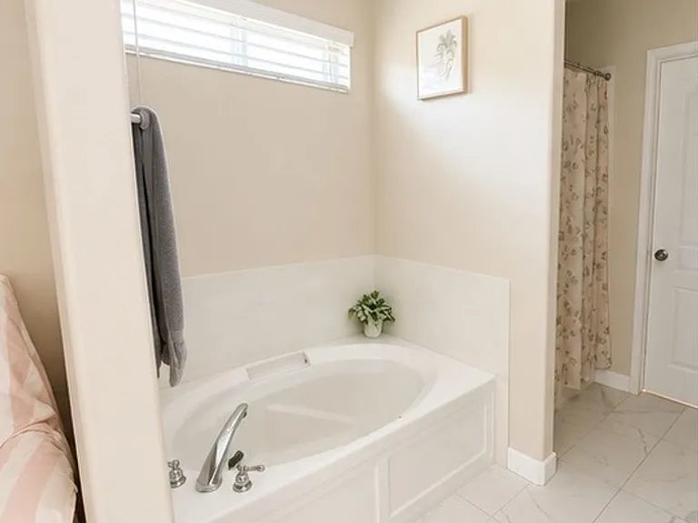 693 Kensington Cir — Photo 13