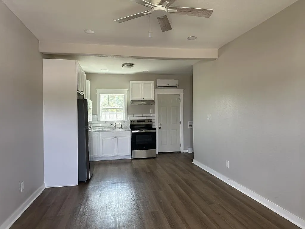 1613 Harry St — Photo 3