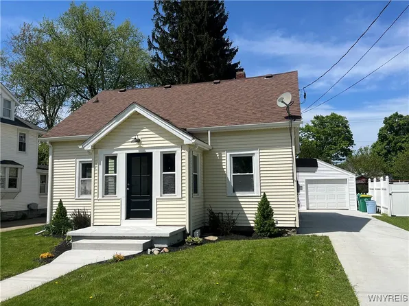 60 Elizabeth St, Hamburg, NY 14075