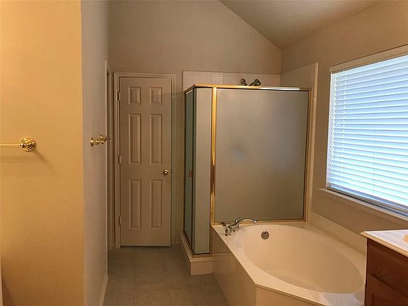 4th image of 1306 Woodmoor Dr