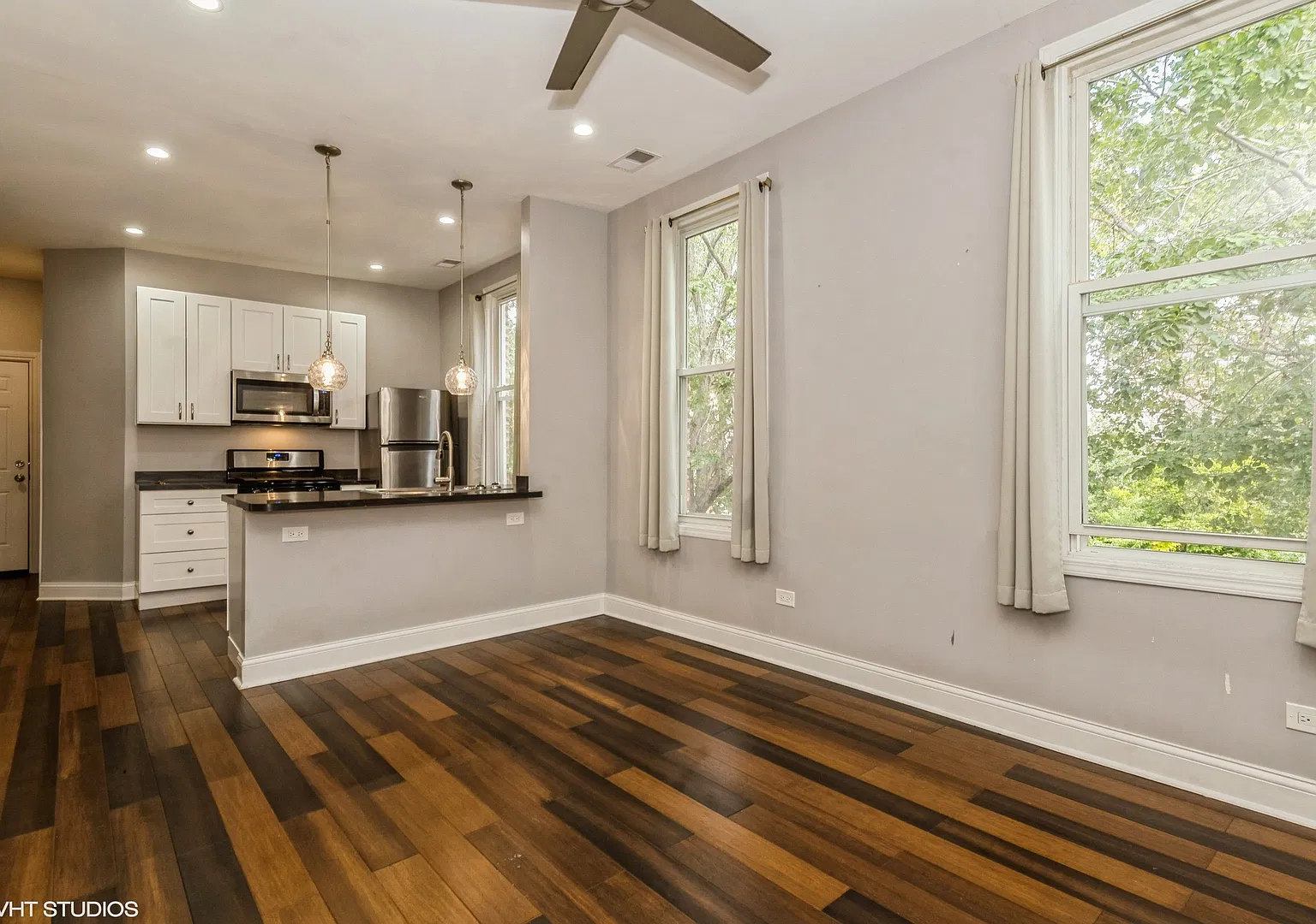 2 bed, 900 sqft, $1,700 — Photo 3