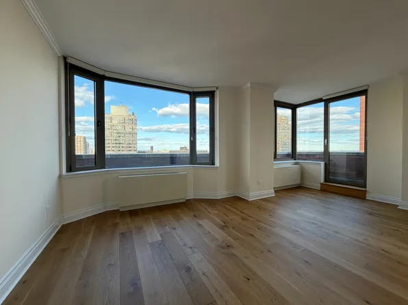 400 East 90th Street image 11 of 15