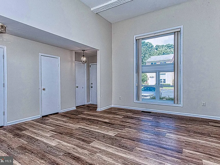 8467 Ivy Glen Ct — Photo 6