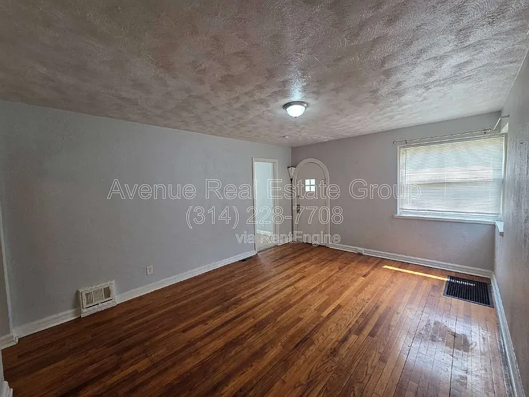 5361 Wilborn Dr — Photo 3