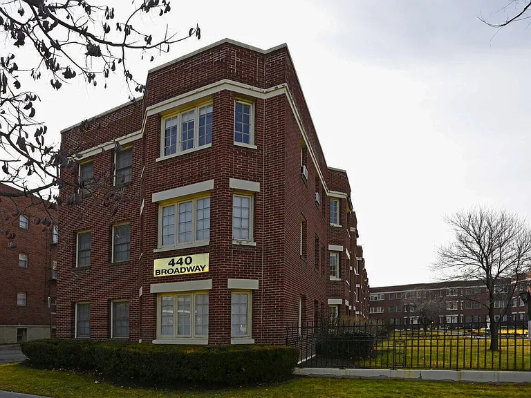 Broadway Apartments — Photo 16