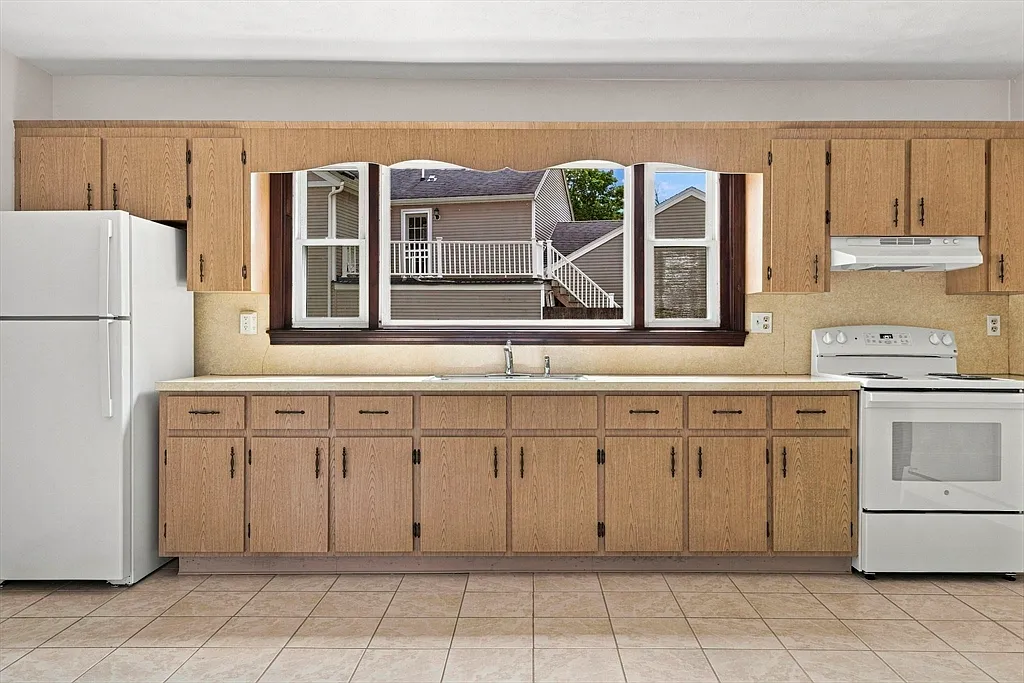 2 bed, 1.0 bath, 1500 sqft, $2,500 — Photo 4