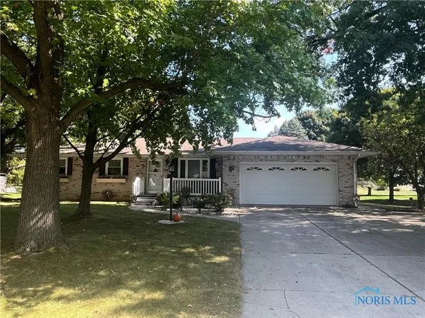 837 Highland Dr, Wauseon, OH 43567