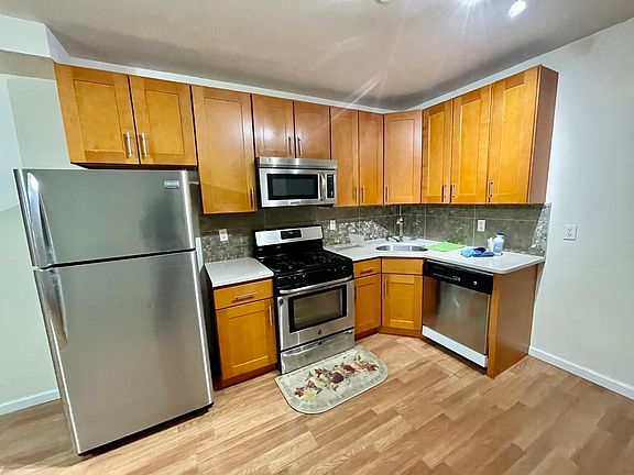 2nd image of 216 Hoyt St #L2