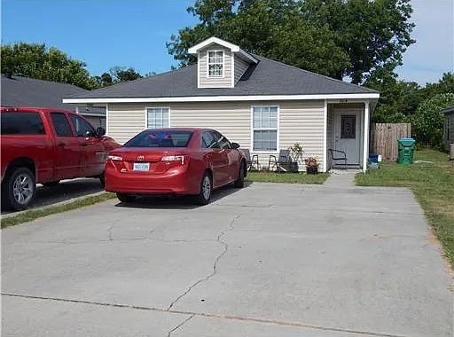 1st image of 2018 33rd Ave
