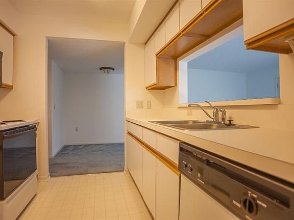 5th image of 1751 Weatherstone Dr