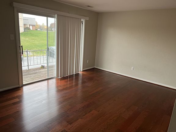 4th image of 103 N Edgewood Dr APT 8
