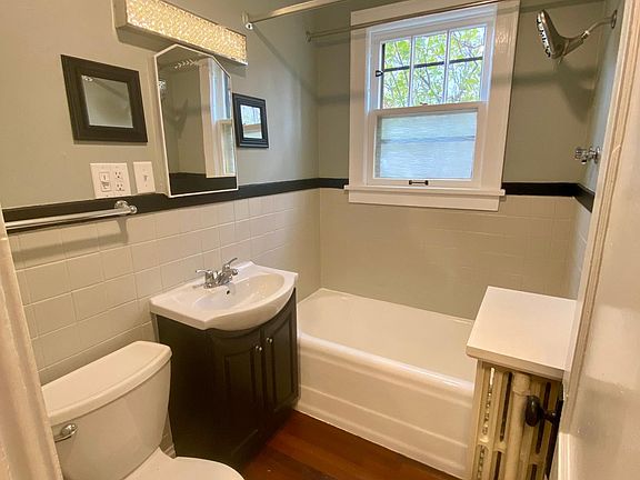 4th image of 19 Oakley Ave APT 1