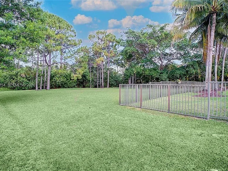 6807 NW 66th Way — Photo 41
