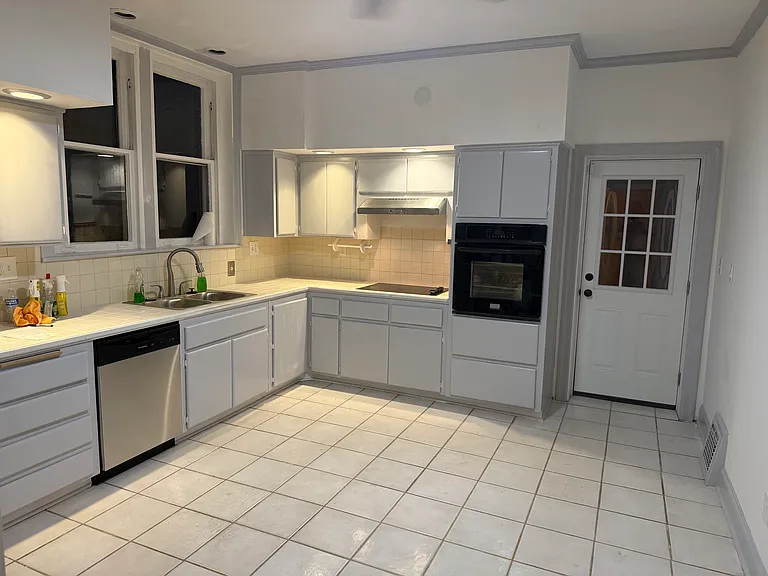 2901 Summerville Rd — Photo 10