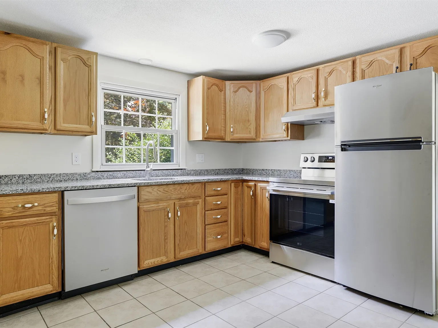 2 bed, 1.0 bath, 1500 sqft, $2,000 — Photo 4