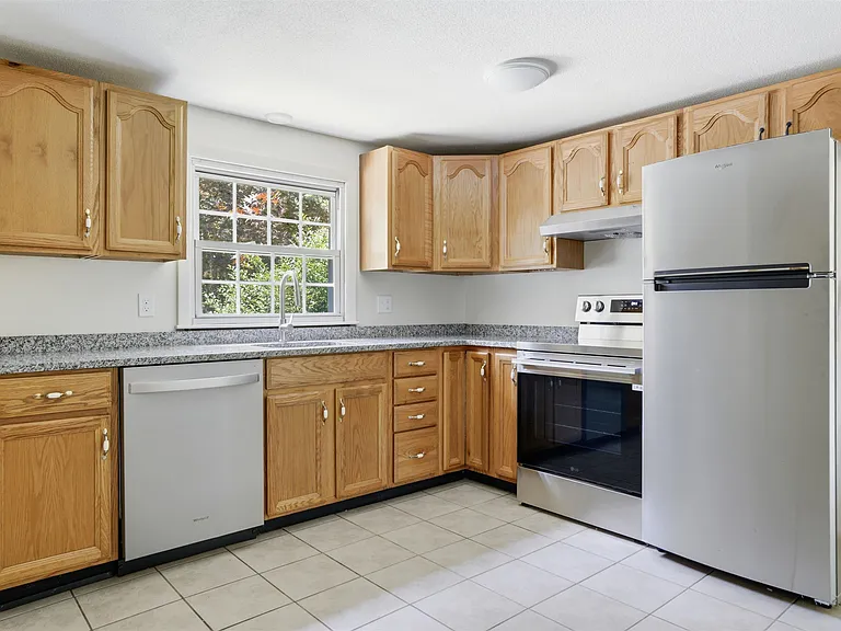 289 Derry Rd #B — Photo 4