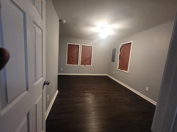 Bed 1 Enjoy the comfort & space in this extra-large bedroom. Spaciously sized to accommodate 2 full beds or a queen or king bed with plenty of room for additional furniture.