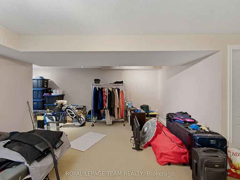216 Horseshoe Cres — Photo 46