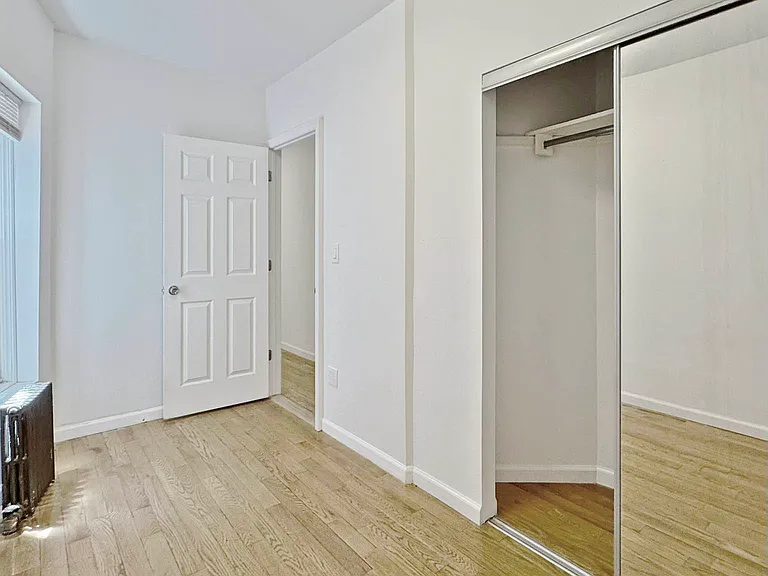 454 W 36th St #4 — Photo 8