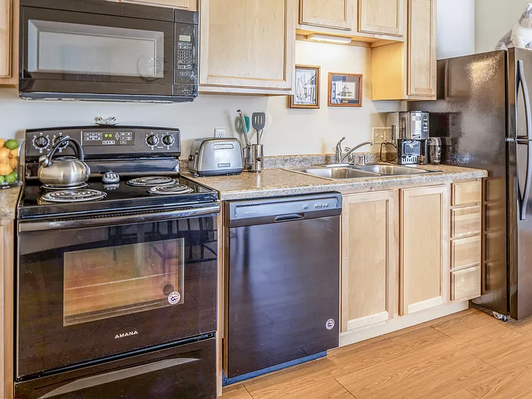 325 Campus Dr #104 — Photo 8
