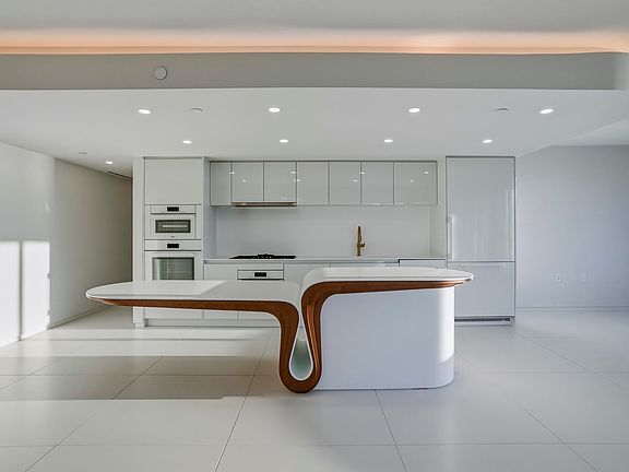 4th image of 1033 Nelson St #5103
