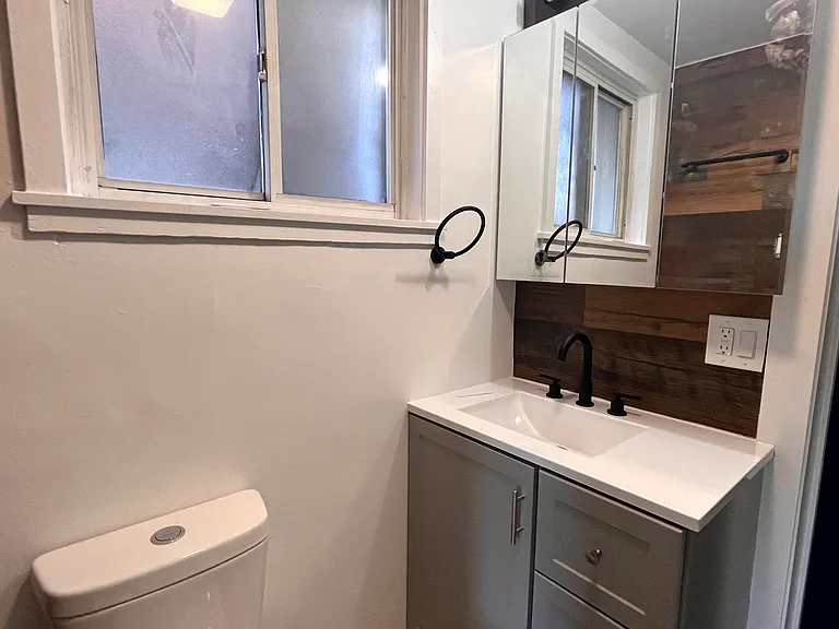 5737 Hobart St #1 — Photo 10