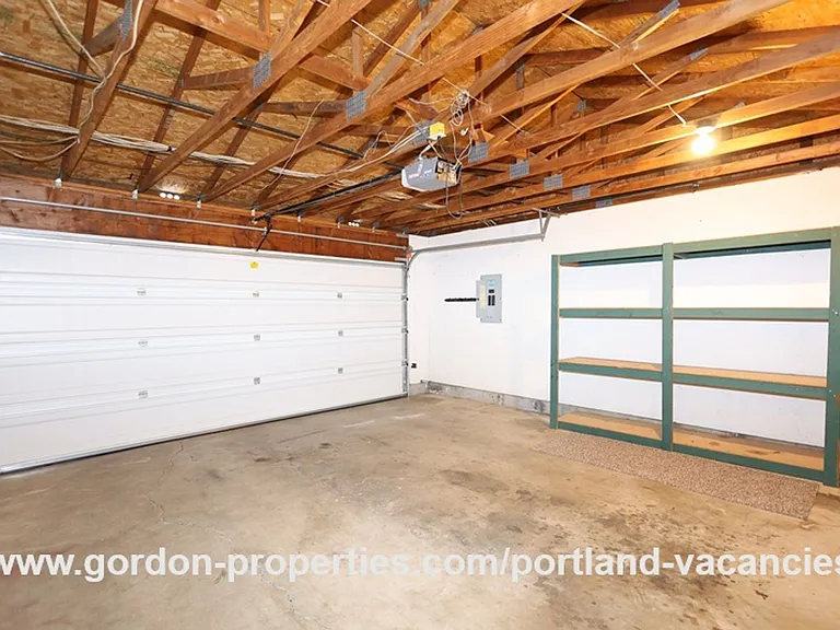 9641 SE Schiller St — Photo 40