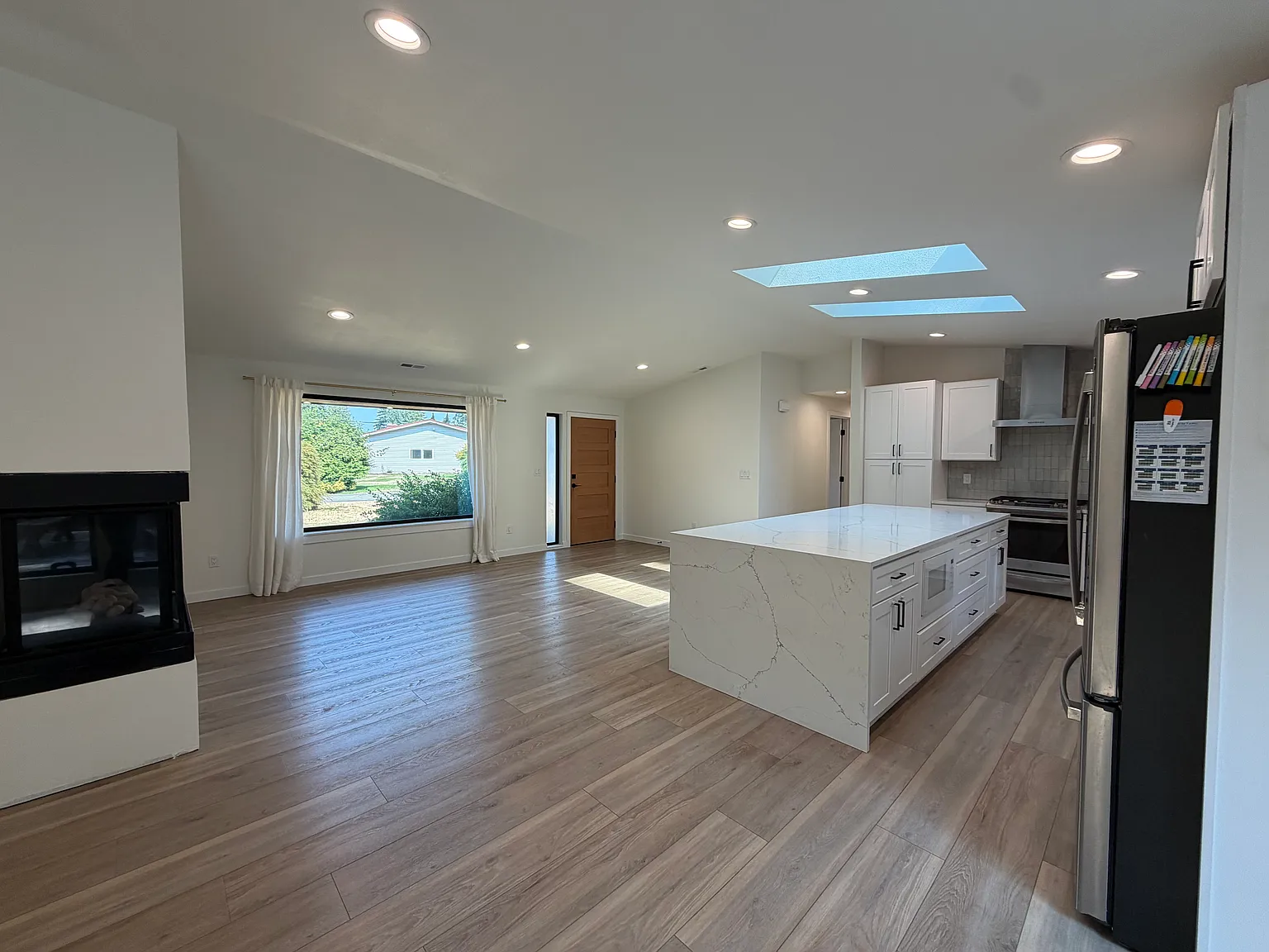 3 bed, 2.5 bath, 1800 sqft, $4,800 — Photo 3