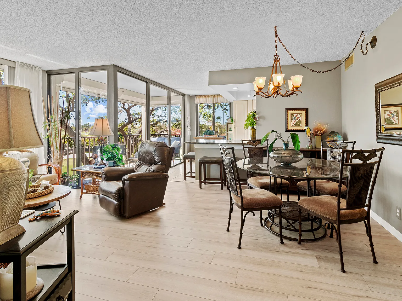 2 bed, 1050 sqft, $2,200 — Photo 3