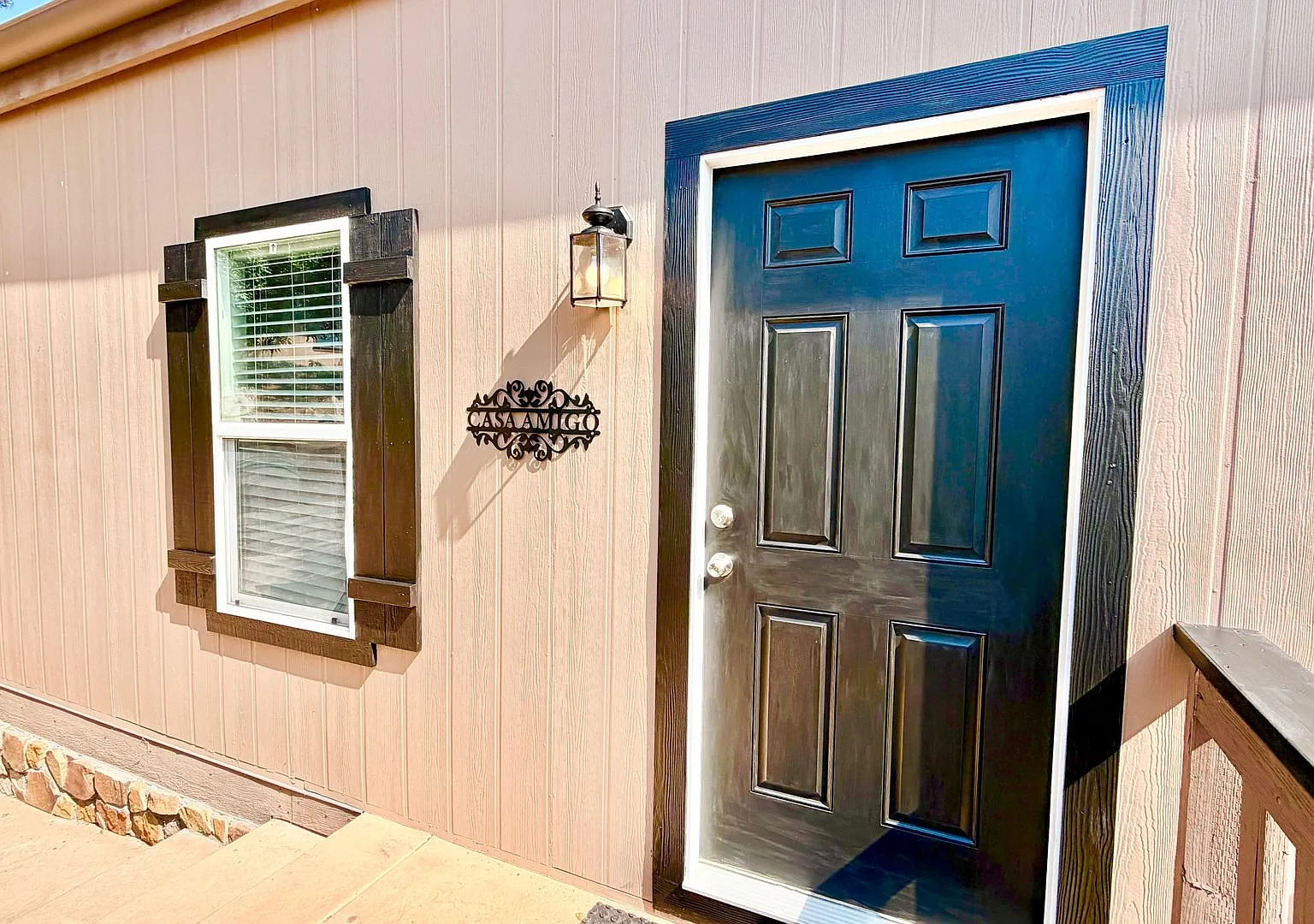 Beautiful, Standalone Guest Home with Balcony Deck, Private Yard Space, located on a One-of-a-Kin... — Photo 2